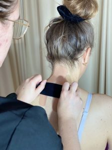 Kinesiotaping kręgosłupa szyjnego – rehabilitacja | Avellana Centrum Fizjoterapii Słupsk